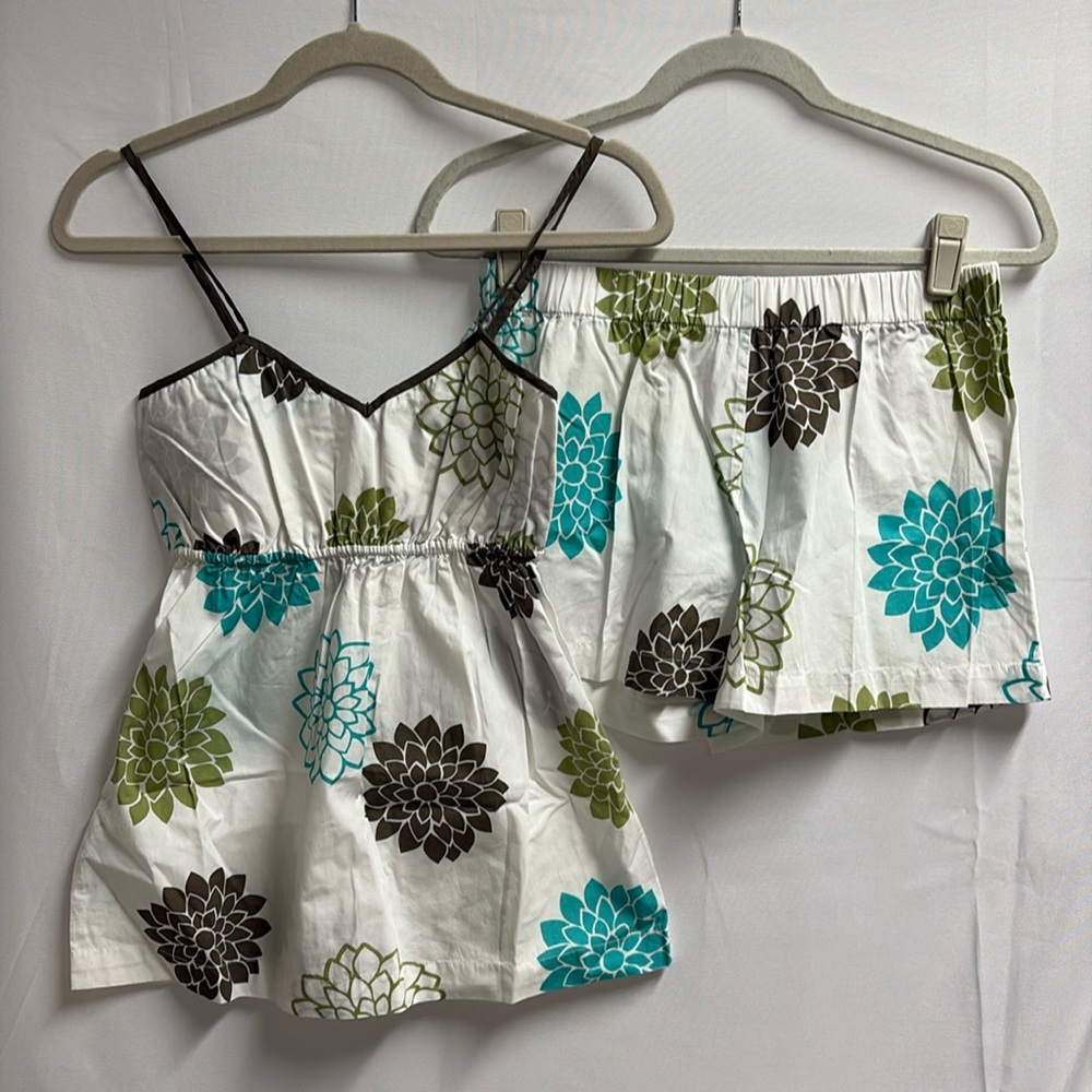 Three J NYC Tank and Shorts Pajama Set Floral Mum Print Green/White Size XS NWT!